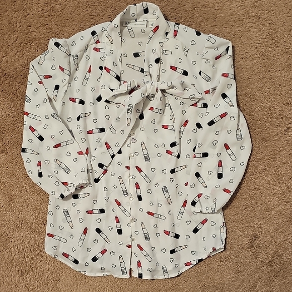 New York & Company Tops - New York & Company White Lipstick Print Blouse